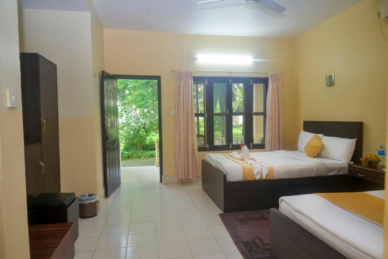 Hotel Rainforest Sauraha Exterior foto