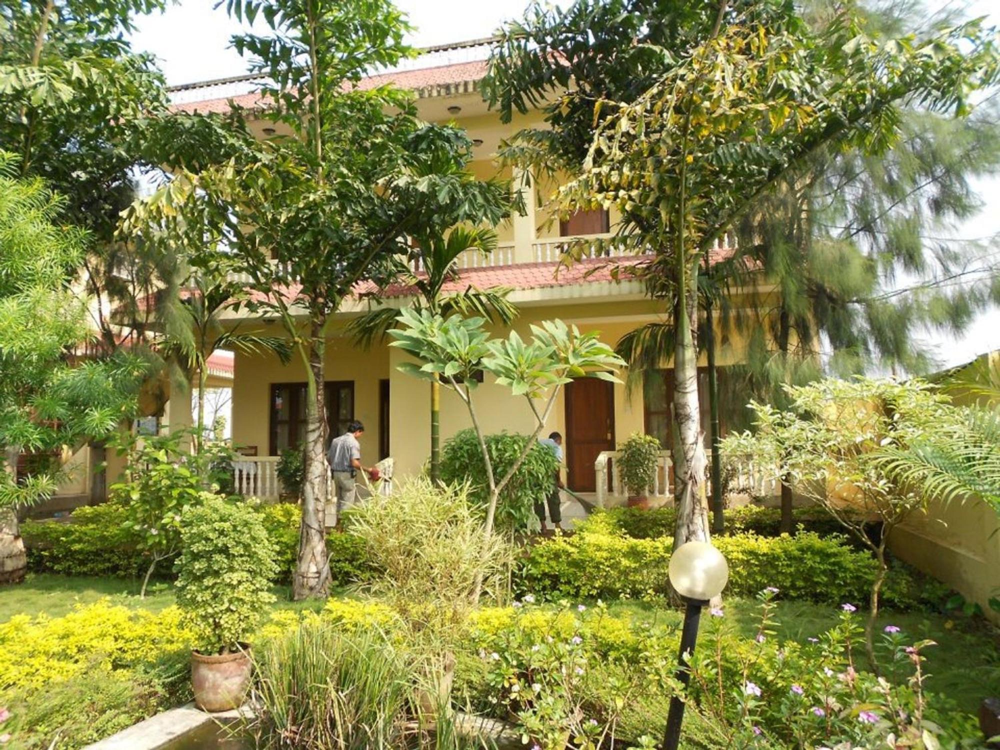 Hotel Rainforest Sauraha Exterior foto